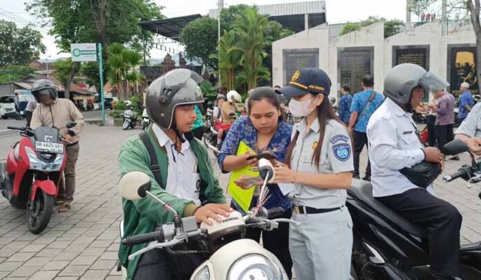 di Taman Bung Karno Singaraja