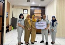 Tingkatkan Pelayanan dan Estetika Kantor, Jasa Raharja Serahkan Bantuan Taman dan Tempat Sampah di UPPD Samsat Kendal jasa raharja jateng