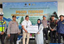 Melalui Program TJSL Jasa Raharja Serahkan Bantuan Sarana Keselamatan Lalu Lintas Berupa Papan Rambu Peringatan Kepada BPTD Kalimantan Barat jasa raharja kalbar