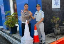 Jasa Raharja Sumbar Dukung Pengamanan Nataru di Pantai Carocok melalui Penyerahan Parcel dan Sarana Pendukung Lalu Lintas jasa raharja sumbar