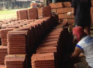 Dari Tanah Liat ke Harapan: Kisah Hena Gian Hermana Mengangkat Usaha Genteng Bersama BRI usaha genteng