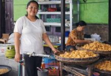 Saat Perempuan Bangkit, Ekonomi Menguat: Kisah Nia Anggraini Tumbuh Bersama PNM Mekaar dan BRI PNM Mekaar