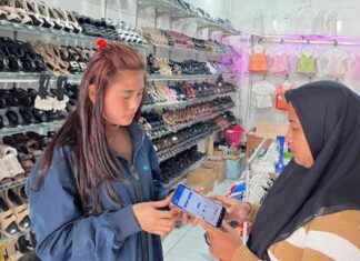 Holding Ultra Mikro Perluas Dampak, Perempuan Ini Makin Produktif dan Cuan Melalui BRILink Agen Mekaar Holding Ultra Mikro