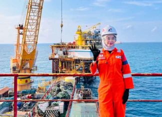 Perempuan di Garda Depan Energi Nasional: Kisah Tangguh dari Laut dan Daratan perempuan