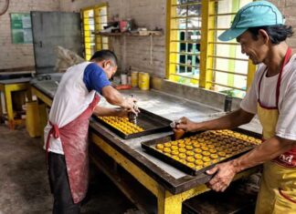 Dari Dapur Sederhana, Perempuan Tangguh Ini Sukses Kembangkan Usaha Kue dan Banjir Pesanan Berkat Dukungan BRI BRI