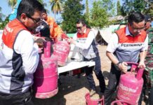 Dirut Pertamina Hadir Langsung di Lokasi Gempa Flores, Salurkan Bantuan dan Pimpin Upacara HUT ke-81 RI Flores