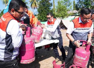 Dirut Pertamina Hadir Langsung di Lokasi Gempa Flores, Salurkan Bantuan dan Pimpin Upacara HUT ke-81 RI Flores