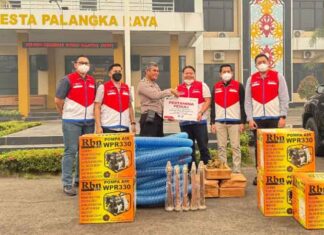 Pertamina Patra Niaga Salurkan Bantuan Pompa Pemadam Kebakaran untuk Dukung Penanganan Karhutla di Palangka Raya pompa pemadam kebakaran